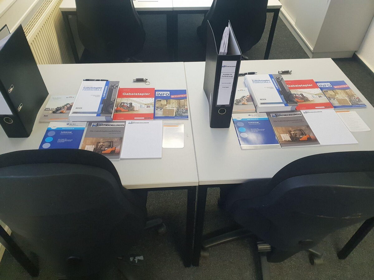 AUSBILDER FÜR FLURFÖRDERZEUGE / AUSBILDER FÜR GABELSTAPLERFAHRER